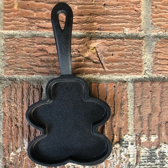 Holiday Gingerbread Man Shaped Cast Iron Individual Cookie Skillet 9”L - Picture 1 of 2
